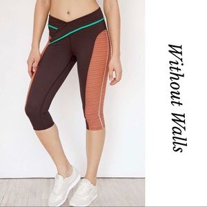 SESSIONS SPLIT SIDE KNEE CROPPED LEGGINGS